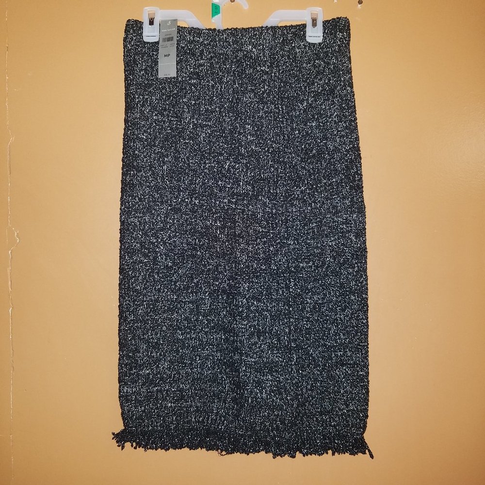 $98 ANN TAYLOR MEDIUM PETITE BLACK FLAKED SKIRT